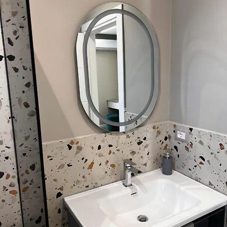 Гостевой дом Deluxe Double With Balcony 104 *