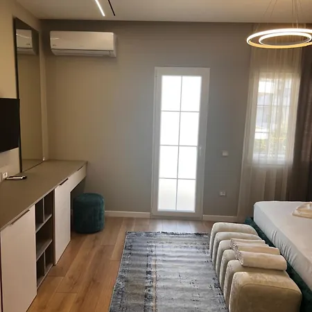 Deluxe Double With Balcony 104 * Дуррес
