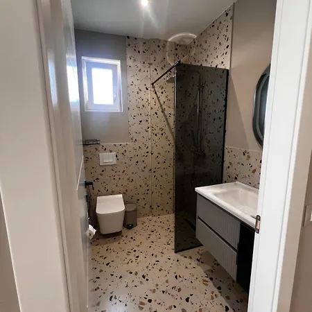 Deluxe Double With Balcony 104 Гостевой дом Дуррес